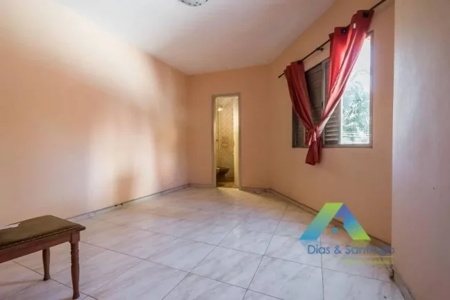 Imagem Casa com 4 Quartos e 2 banheiros à Venda, 235 m² por R$ 800.000,00