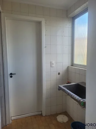 Imagem Amplo apartamento no centro de Santa Maria, sala para 02 ambientes com lareira e