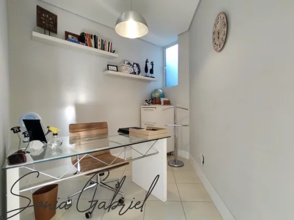 Imagem Imponente Casa em Condomínio à Venda em Vinhedo-SP 3 Quartos, 3 Suítes, 3 Salas, 5 Banheiros, 5 Vagas, 450m² Imagem Imponente Casa em Condomínio à Venda em Vinhedo-SP 3 Quartos, 3 Suítes, 3 Salas, 5 Banheiros, 5 Vagas, 450m²