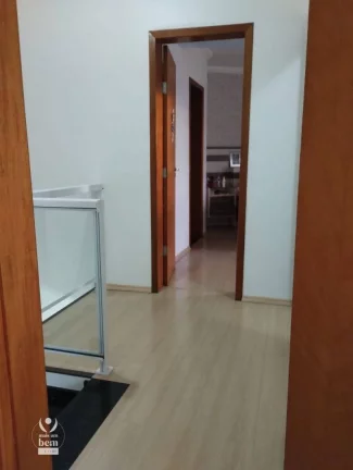 Imagem Lindo sobrado com 3 quartos sendo uma suíte, área gourmet com churrasqueira, 2 vagas de garagem á venda por R$ 549.000 - Uberaba - Curitiba.