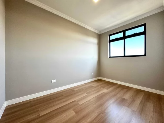 Imagem Apartamento com 3 dormitórios sendo 1 suíte e 1 vaga de garagem em São José dos Pinhais