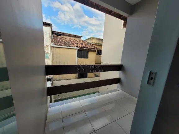Imagem Imperdível! Casa à venda em Macaé-RJ, bairro Sol E Mar: 3 quartos, 2 suítes, 1 sala, 3 banheiros, 1 vaga, 100m². Confira!