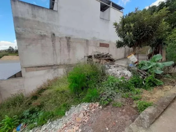 Imagem Ótima oportunidade! Lote murado de 160m2 com materiais de construção no bairro Caiçaras, Barbacena