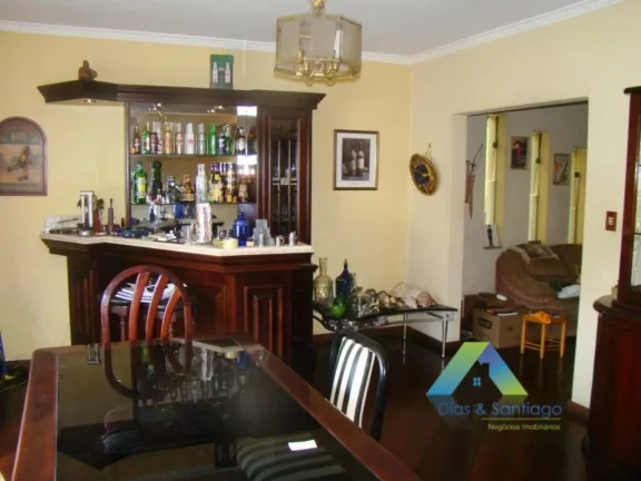 Imagem Casa Padrão sobrado 4 dormitórios, 2 vagas área Gourmet com Piscina com excelente localização.