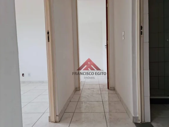 Imagem Ótimo apartamento térreo com ampla área externa e cozinha com armários no bairro do Sapé