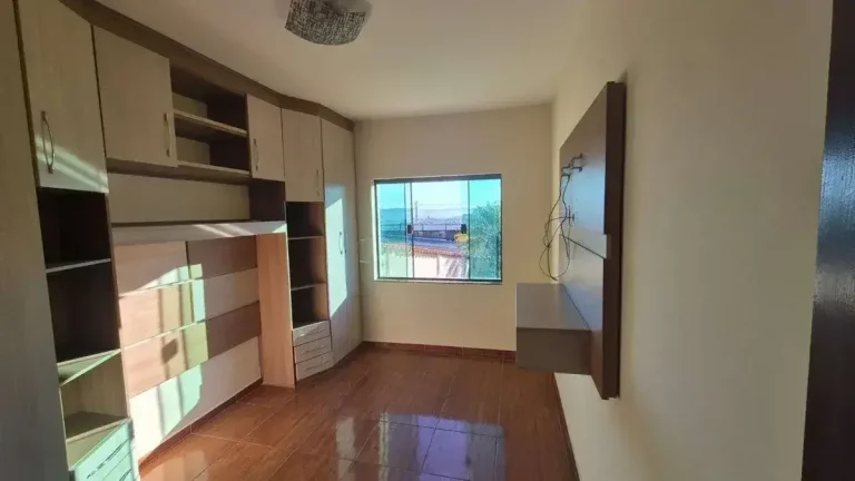 Imagem Ampla Casa no Grogoto – 4 Quartos, Suíte e Garagem
