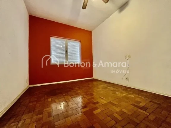 Imagem Casa com 5 dormitórios, sendo 3 suítes, e projetada com acessibilidade para deficientes (PcD). O i...