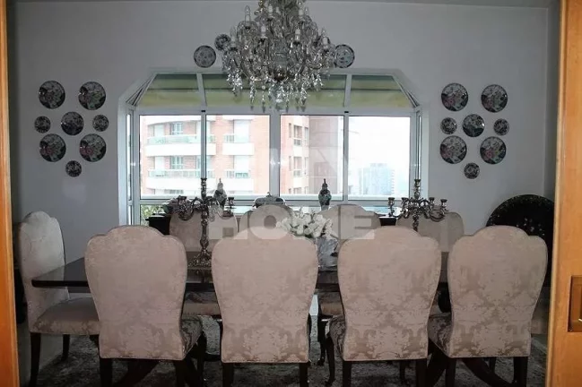 Imagem Excelente apto com 367 m² de área útil no melhor do Panamby. Living enorme, com lareira e varanda...