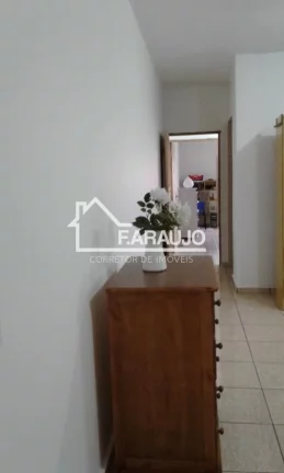 Imagem Casa à venda em Jardim Ana Maria com 234m² 3 quartos, 2 vagas