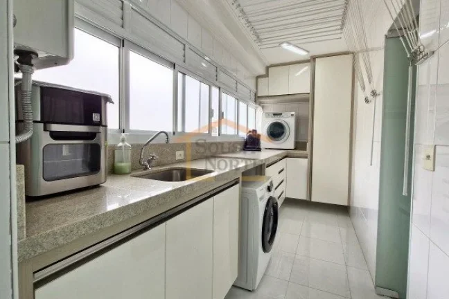 Imagem Apartamento com 142m², 3 dormitórios, sendo 3 suites, 5 banheiros, sala para dois ambientes, varan...
