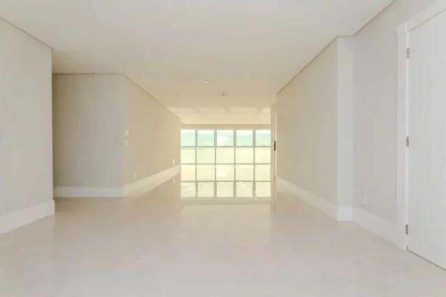 Imagem Apartamento com 4 dormitórios sendo 2 suítes e 4 vagas de garagem em Balneário Camboriú