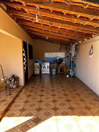 Imagem Casa Usada para Venda em Sarandi, Parque Residencial Bom Pastor, 3 dormitórios, 1 banheiro, 2 vagas