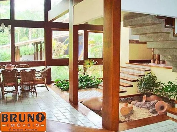 Imagem Mansão de Luxo no Condomínio Aldeia da Praia, Guarapari: Exclusividade e Segurança
Apresentamos e...