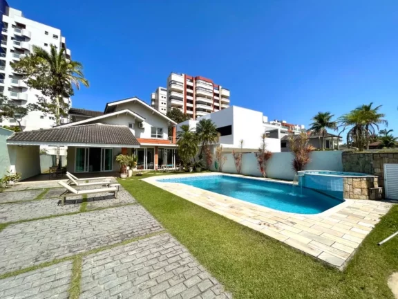 Imagem Casa à venda na Riviera de São Lourenço Módulo 03: 4 quartos, 4 suítes, 3 salas, 8 vagas de garagem e 329,74 m² de área.