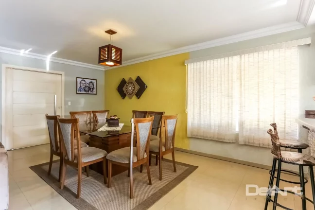 Imagem Linda residência de 02 pavimentos no Bairro mais charmoso de Rio Negro... 290m2 de construção