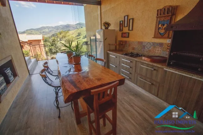 Imagem Sobrado Luxuoso em Condomínio Fechado: 4 dormitórios e Vista Privilegiada!