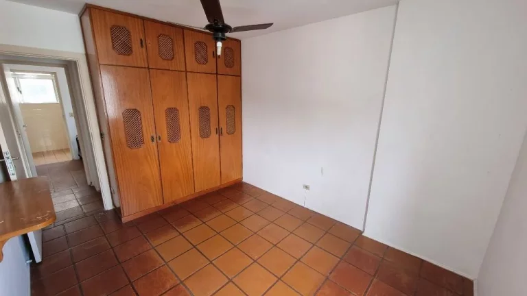 Imagem PITANGUEIRAS- AMPLO APARTAMENTO COM 2 DORMITÓRIOS + 3º DORMITÓRIO REVERSÍVEL , 02 VAGAS DE GARAGEM NO PRÉDIO.