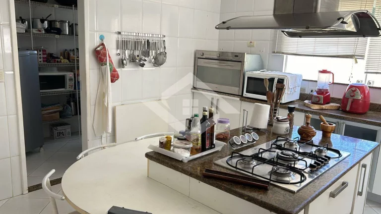 Imagem OPORTUNIDADE! 950 mil - Casarão - 4 Quartos, 612 m², Condomínio – V.Grande