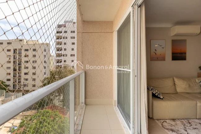 Imagem Apartamento à venda com 2 suítes no Cambuí. Possui 72m² e foi reformado com projeto de arquiteta...