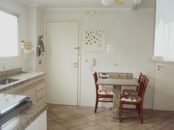 Imagem PITANGUEIRAS- NA QUADRA DA PRAIA , LOCALIZAÇÃO PRIVILEGIADA , GARAGEM NO PRÉDIO.