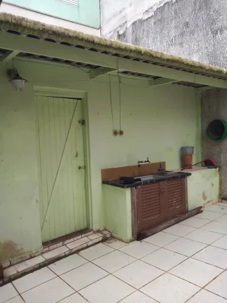 Imagem Casa Antiga com 250 metros e uma Edicila Exlente para Costrutor