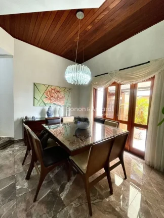 Imagem Excelente sobrado à venda em condomínio fechado em Valinhos/SP, localizado em uma área privilegia...