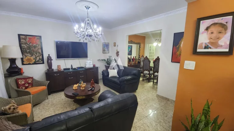 Imagem Venda de Casa/Sobrado no Embaré, Santos - Oportunidade Única em Localização Privilegiada