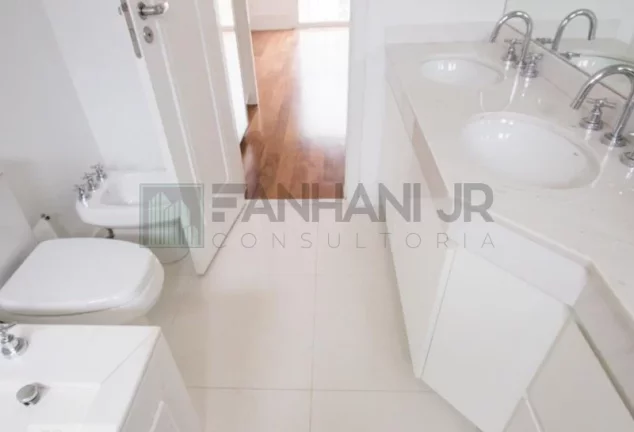 Imagem Imperdível: Apartamento à venda em Moema, São Paulo-SP, com 4 quartos, 2 suítes, 5 banheiros, 4 vagas de garagem e 215m²