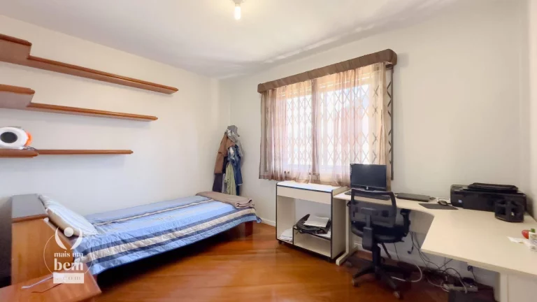 Imagem Sobrado com 4 Quartos, 1 Suíte, área Gourmet, ACEITA IMÓVEL DE MENOR VALOR, à venda, 265 m² por R$ 1.100.000 - Guabirotuba - Curitiba/PR