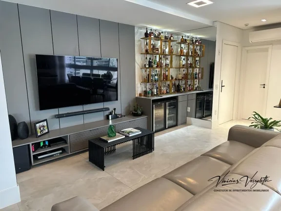 Imagem Apartamento 4 ou + dormitórios para Venda em Balneário Camboriú / SC no bairro Centro