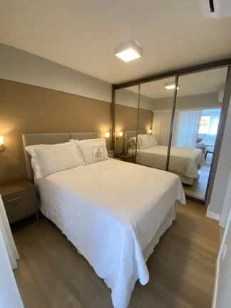 Imagem Apartamento com 4 dormitórios à venda em prédio Frente Mar no centro de Balneári