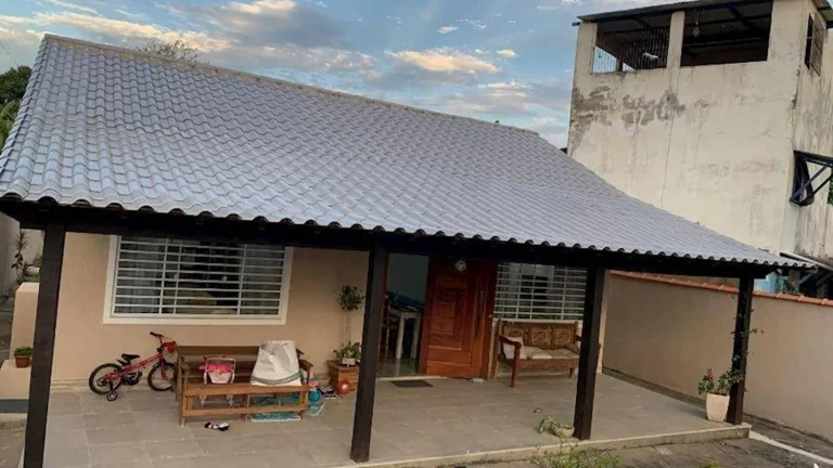 Imagem  CASA 2 QUARTOS C/ 91,35M² - SÃO PEDRO DA ALDEIA/RJ - 360 m² de área terreno, 91,35 m² de área construída LEILÃO ÚNICO 12/01/2026 - VALOR INICIAL DE VENDA: R$ 255.000,00 Composição Interna/Vaga: Dormitórios: 2, Banheiros: 1, Salas: 1, Copas: 1, Var