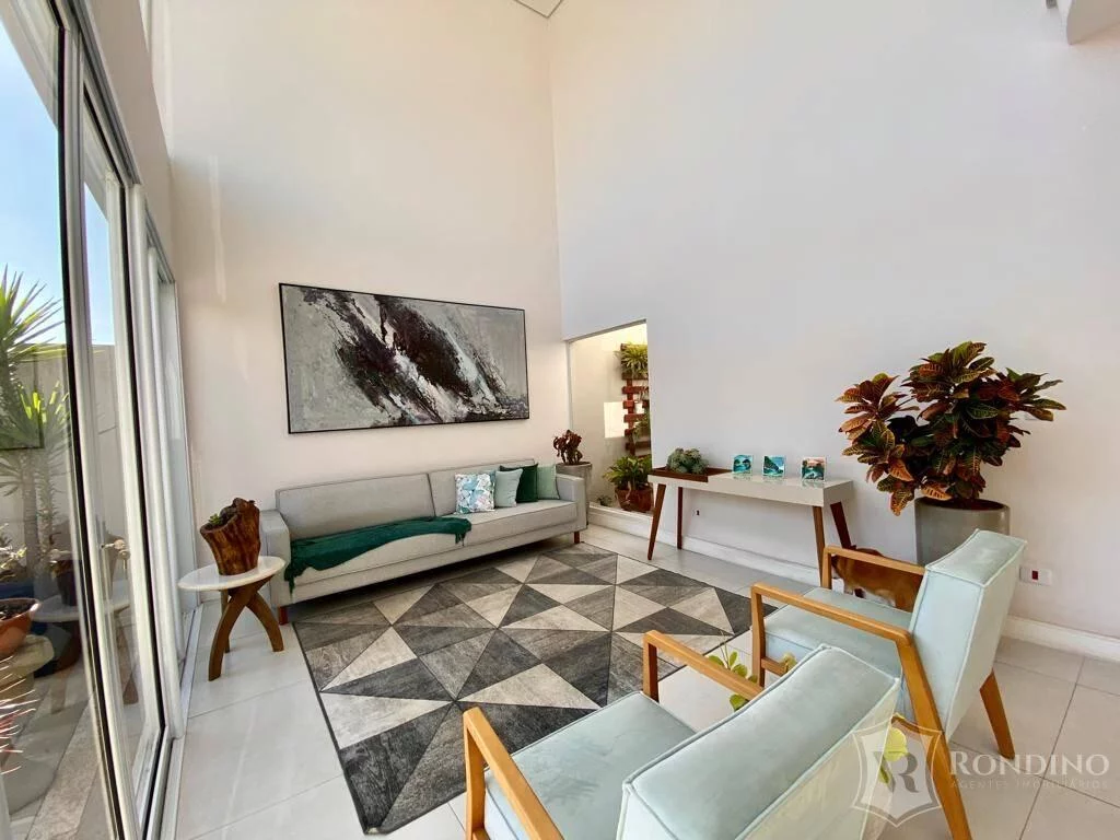 Imagem Casa Sobrado Condomínio Le France. Arquitetura Neoclássica