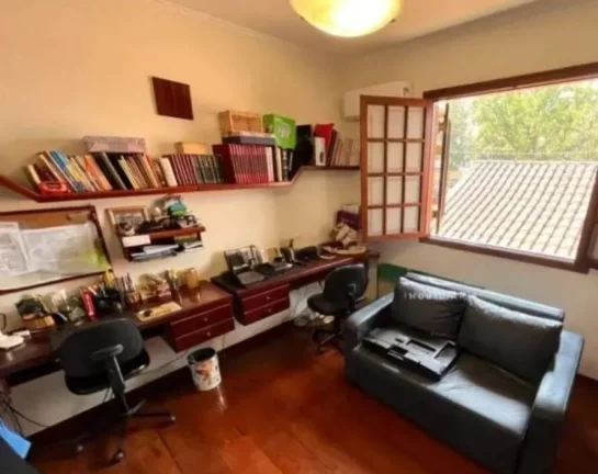Imagem Belíssima casa com 5 dormitórios no Bairro Marapé-Venda e Locação!!!
