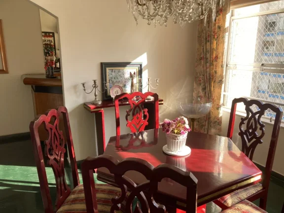 Imagem Apartamento 275 M², 1 por andar, 4Q, 2 Suítes, Ampla sala, 5 banheiro, 4 vagas fixas, depósito, armários, split, próximo metrô, academia, iluminado.