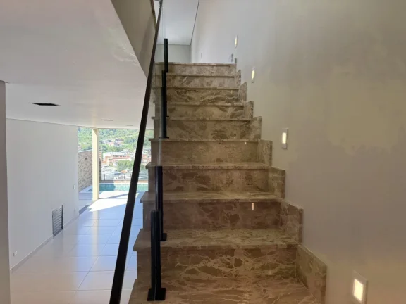 Imagem Casa Alto Padrão com Piscina e Salão, Nova Jaguari SP