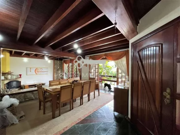 Imagem Linda casa com 06 quartos (1 suíte) , piscina, gourmet no "Granja Viana II"