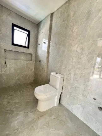 Imagem Casa de alto padrão com 4 dormitórios sendo 3 suítes e 4 vagas de garagem em Camboriú/SC