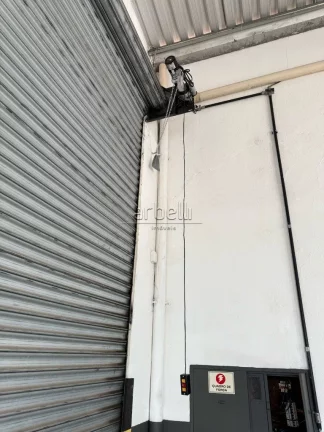 Imagem Galpão com área total de 310 M² e 170 M² de área construída, escritório, 4 banheiros e depós...
