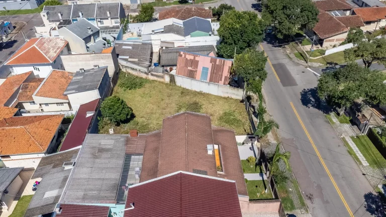 Imagem Terreno de 575m² de frente para rua, no Guaíra