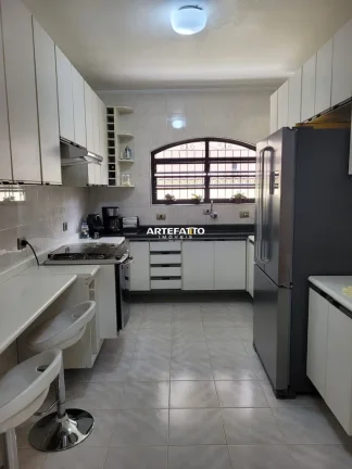 Imagem Casa com piscina bem localizada