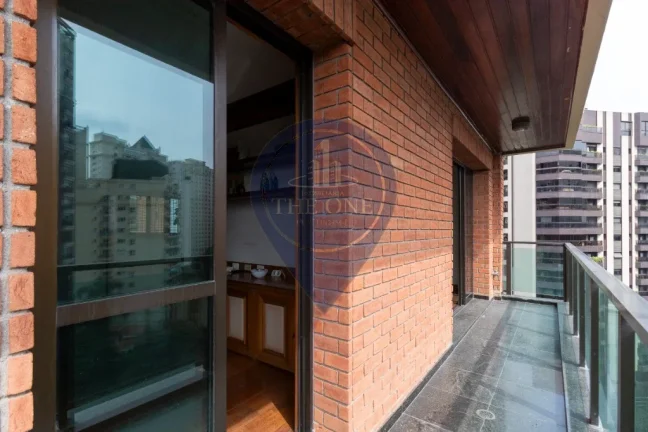 Imagem Apartamento de luxo em Moema: 3 quartos, 3 suítes, 2 salas, 5 banheiros, 4 vagas de garagem e 325m² de área. Aproveite!