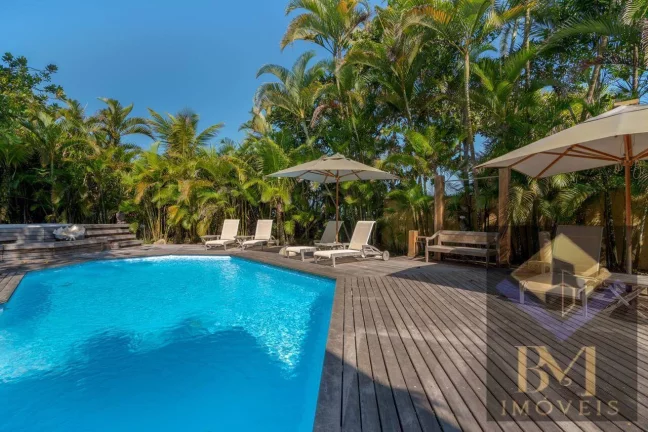Imagem Belissima casa a venda no Litoral Norte, pé na areia, ideal para pousada.