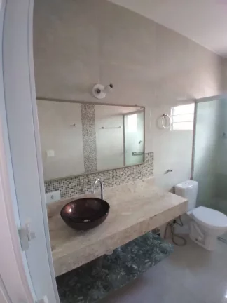 Imagem Sobrado com 3 dormitórios para alugar, 213 m² por R$ 2.552/mês - Vila Luzita - Santo André/SP