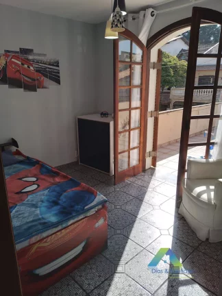 Imagem Sobrado à venda em Condomínio Fechado com 4 suítes e 4 vagas em Vila Moraes, São Paulo/SP