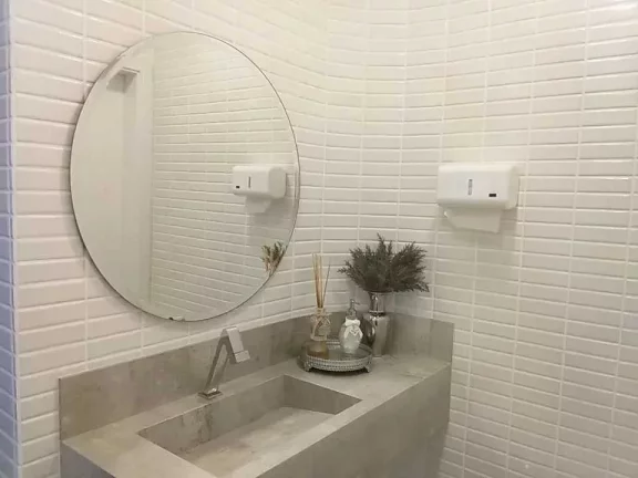 Imagem Apartamento com 2 dormitórios sendo 1 suíte e 1 vaga de garagem em Balneário Camboriú/SC