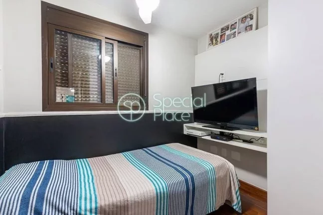 Imagem Ótima planta, 98 metros, 3 dormitórios, 1 suíte, rico em armários, 2 vagas livres, sacada envidr...