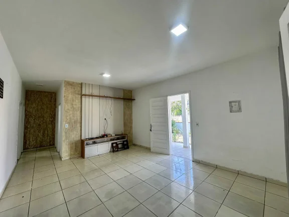 Imagem Casa com 3 dormitórios e 2 vagas, 850m da praia do Gravatá - Navegantes/SC
