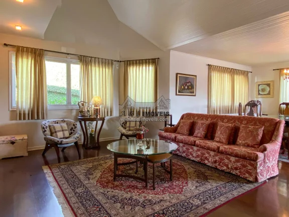 Imagem Casa à venda em Campos do Jordão – Casa com 06 suítes no Alto do Capivari
