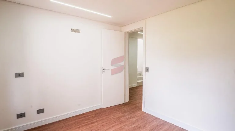 Imagem CASA com 4 dormitórios à venda com 190m² por R$ 1.199.000,00 no bairro Santa Cândida - CURITIBA / PR